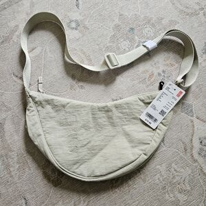 Uniqlo Cream Round Shoulder Bag